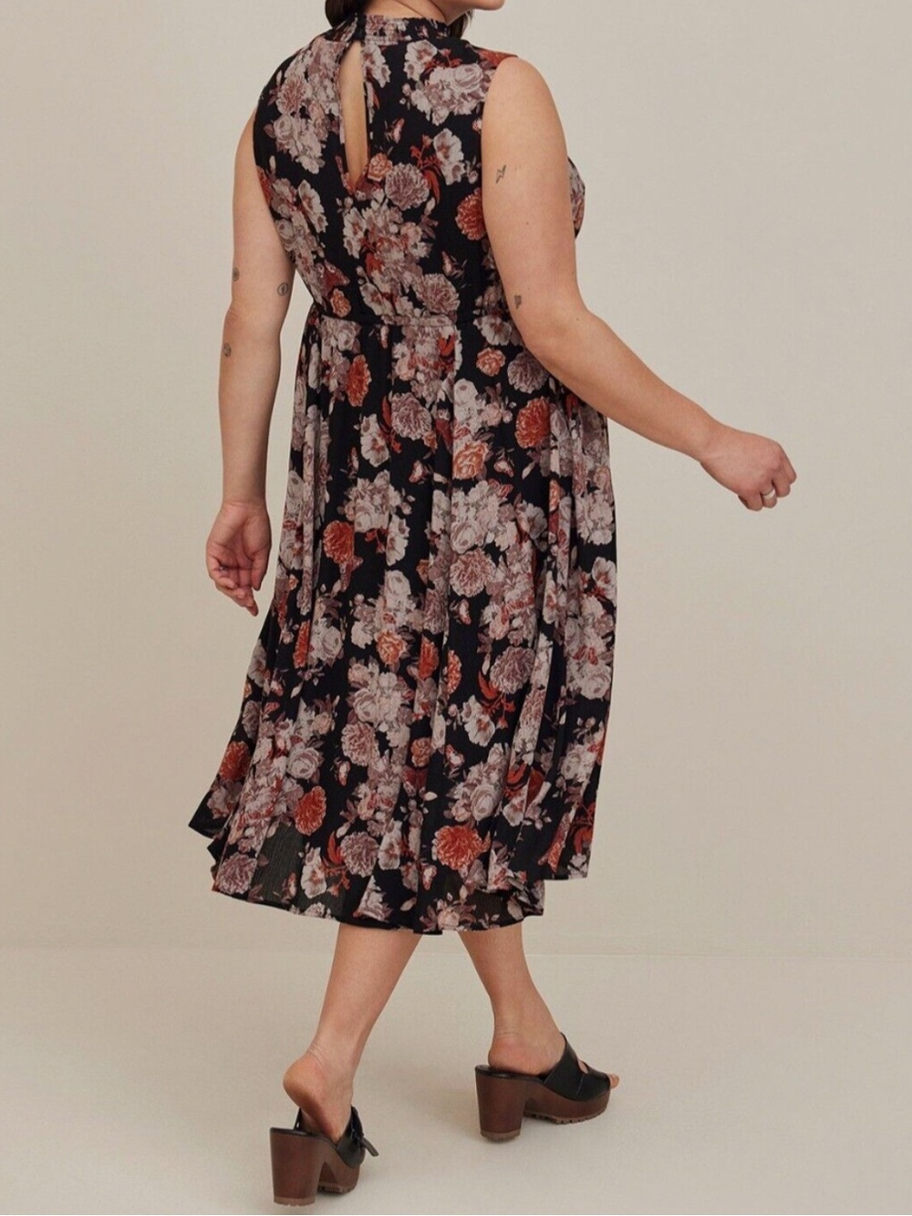 Torrid Midi Gauze Mock Neck Floral Sleeveless Dress in Black and Coral - Picture 3 of 9